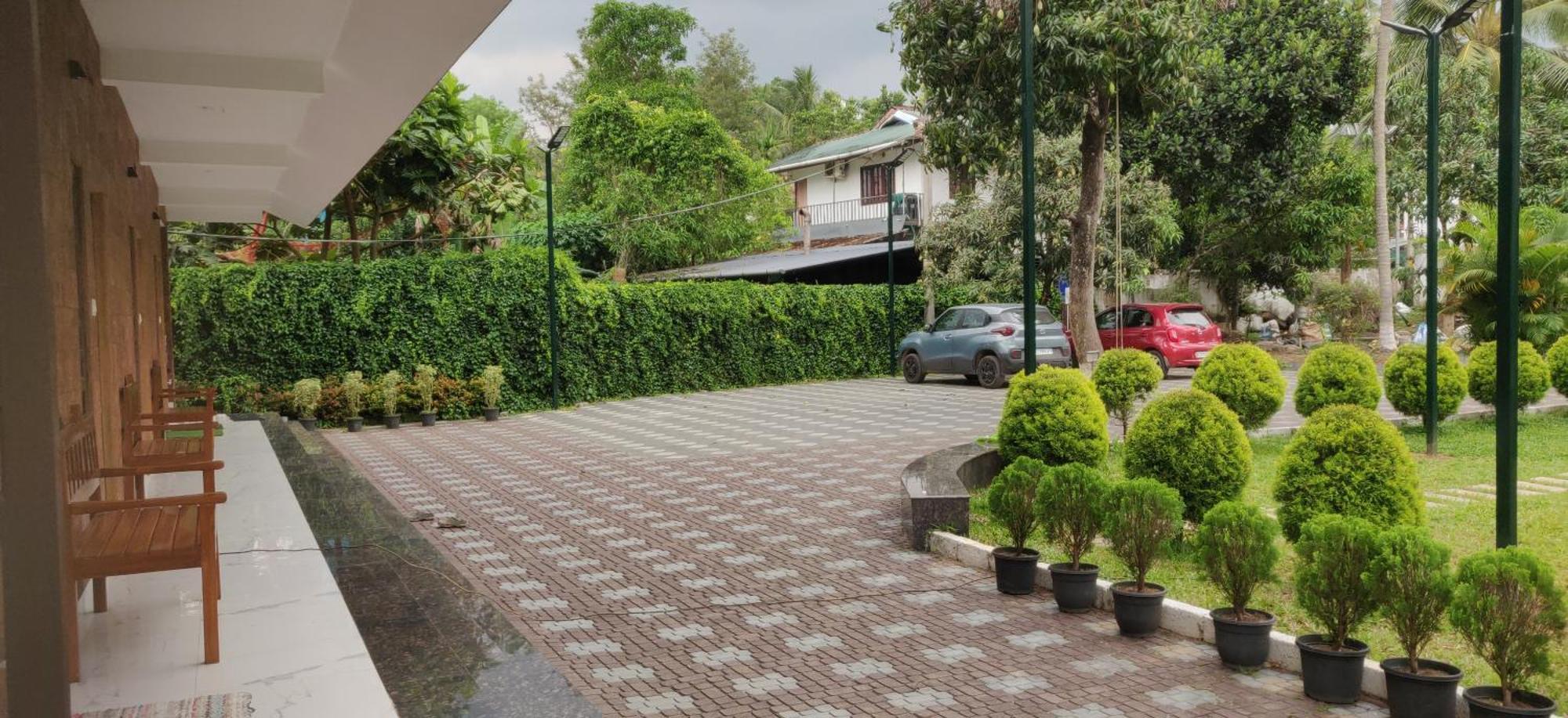 Dolphin Enclave Service Studio Apartments Kalpetta Exterior foto