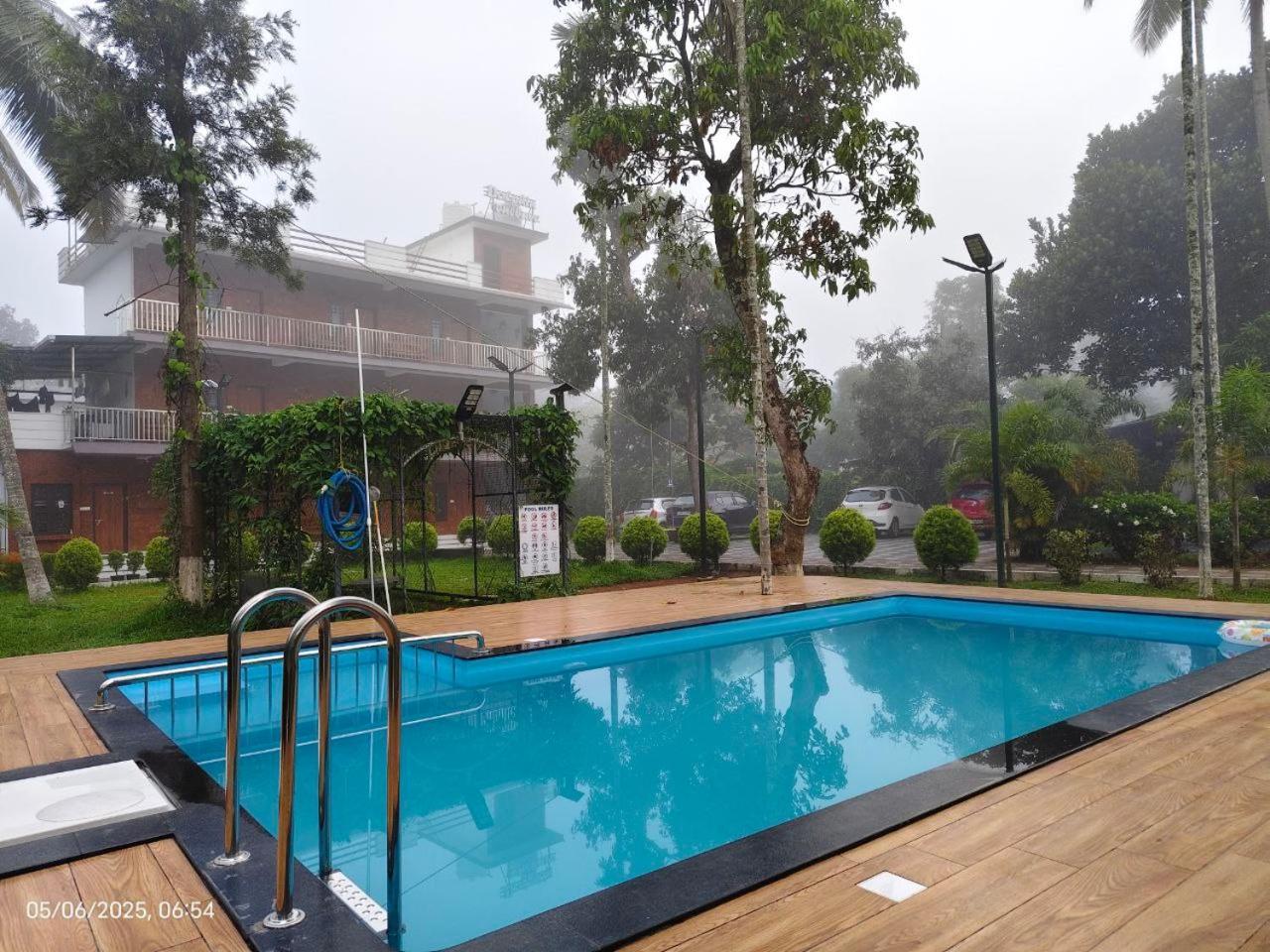 Dolphin Enclave Service Studio Apartments Kalpetta Exterior foto